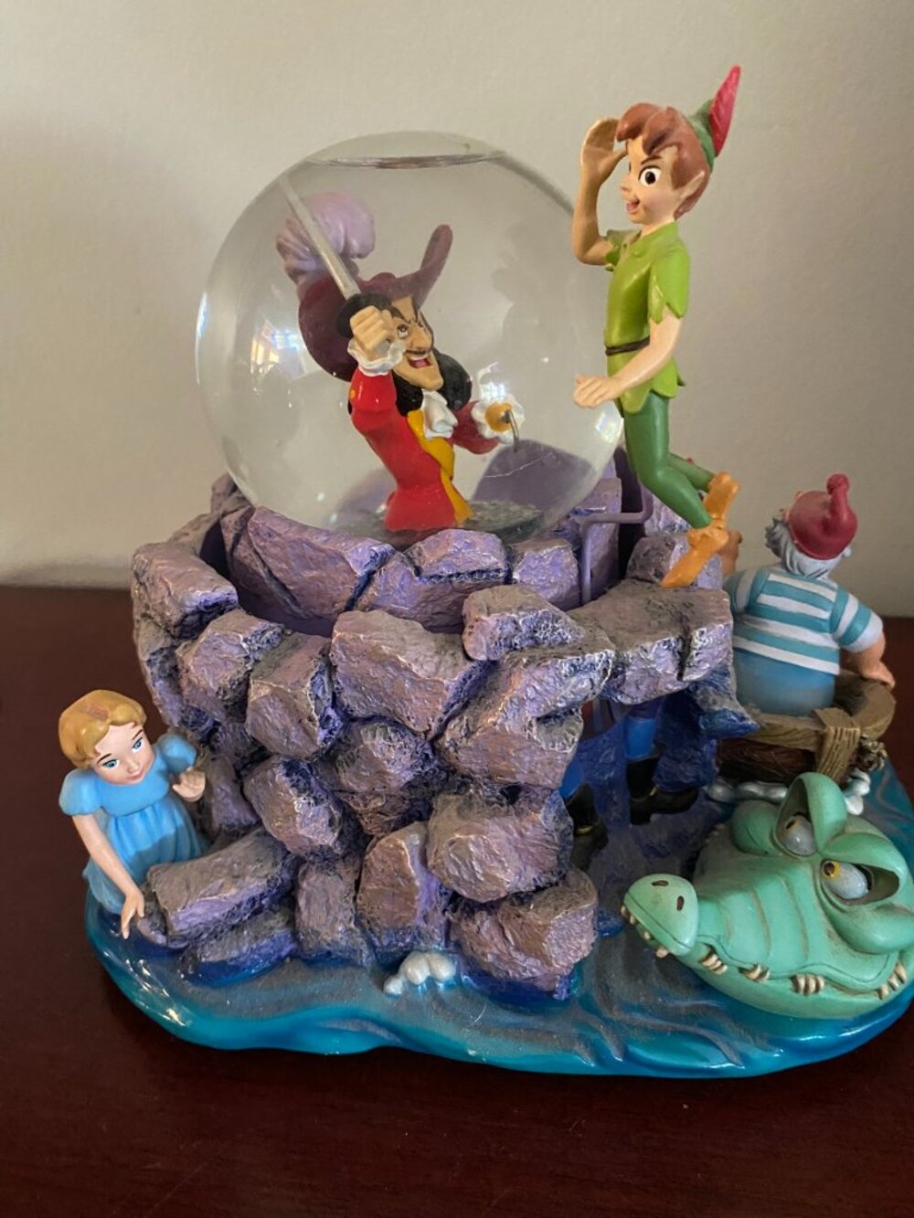Disney Peter Pan Hook Wendy Tink SKULL ROCK 8 You Can Fly Musical Snow Globe